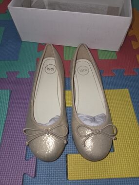 1901 Women's Glitter Ballet Flats in Beige